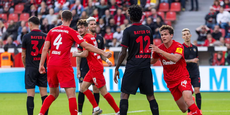 Holstein Kiel không chỉ bị đẩy gần hơn tới nhóm xuống hạng mà còn cảm thấy áp lực lớn trong các trận đấu tiếp theo